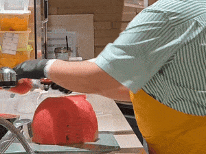 Would you wait hours to have watermelon sliced? In Korea, many do