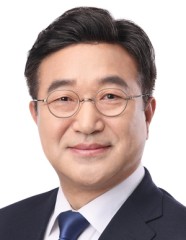 Interior Minister-nominee Yoon Ho-jung a veteran politician, strategist for liberal bloc