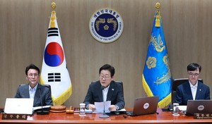 Lee asks ruling, opposition parties to join hands to improve people's livelihoods