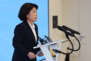 Special counsel summons Kakao founder, others for questioning in probe into ex-first lady