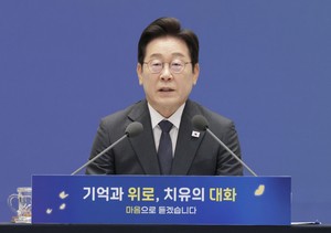 Lee says time to discuss amending Constitution led by National Assembly