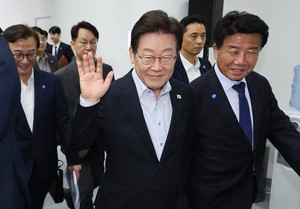 Lee's approval rating falls for 2nd straight week to 61.5%: poll