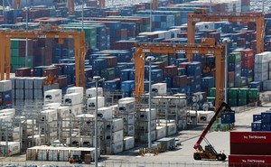 South Korea in push for US trade deal to offer package including shipbuilding tie-up