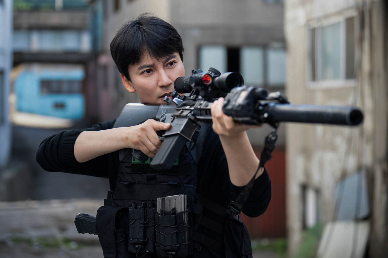 Kim Nam-gil in "Trigger" (Netflix)