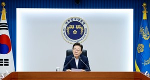 Lee vows to ease excessive penalties on corporate activities