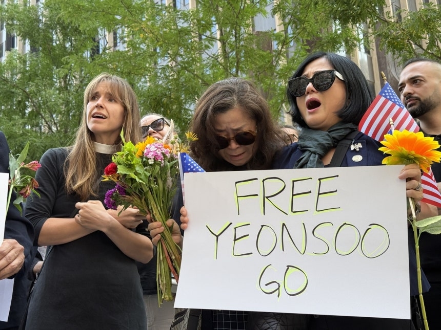 The Episcopal Diocese of New York and the New York Immigration Coalition hold a press conference on Saturday in front of the U.S. Immigration and Customs Enforcement federal building in New York, demanding the immediate release of Go Yeon-soo. (Yonhap)