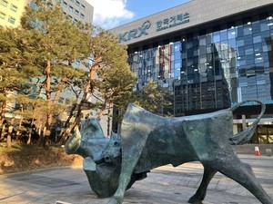 Foreign money returns to Kospi, piling into Samsung Electronics