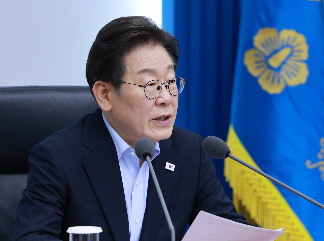 President Lee Jae Myung attends the sixth meeting with his senior secretaries since taking office at the presidential office in Seoul on Thursday. (Yonhap)