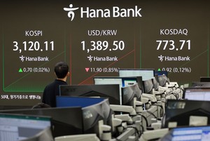 Seoul shares open higher on tech gains