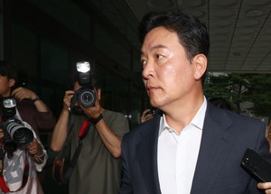 Ex-PSS deputy chief appears for special counsel questioning in martial law probe